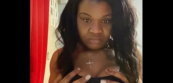  Ebony slut from Miami looking to suck a big dick